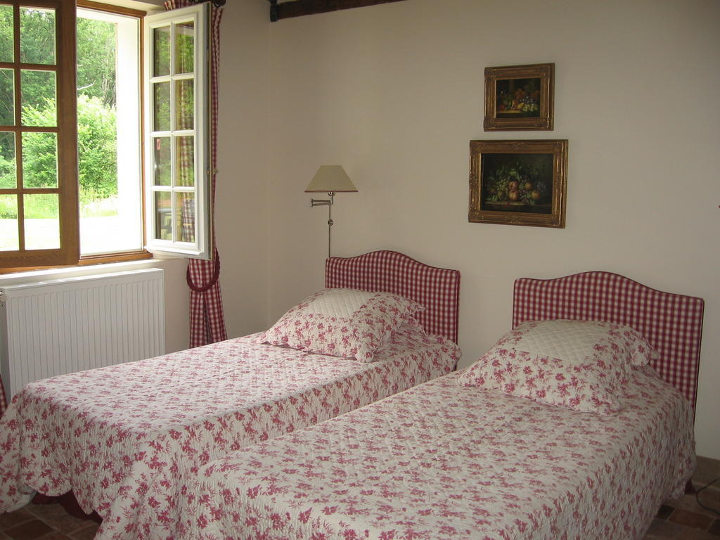 Les Vieux Guays Bed & Breakfast Cerdon  ห้อง รูปภาพ