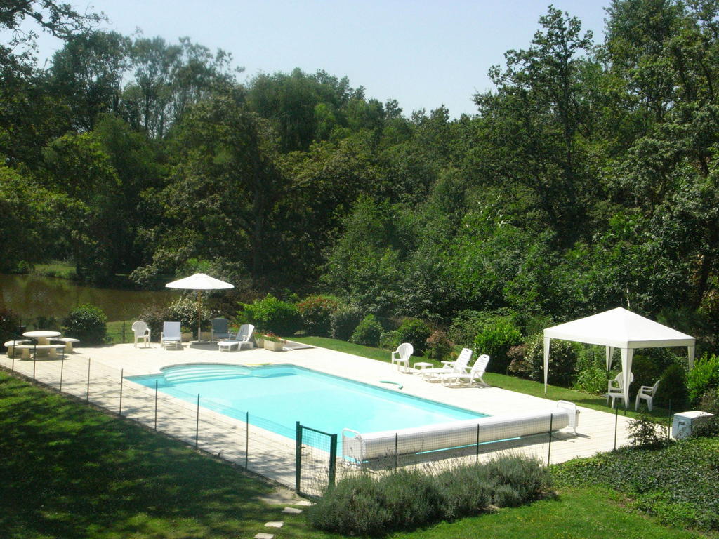 Les Vieux Guays Bed & Breakfast Cerdon  ภายนอก รูปภาพ